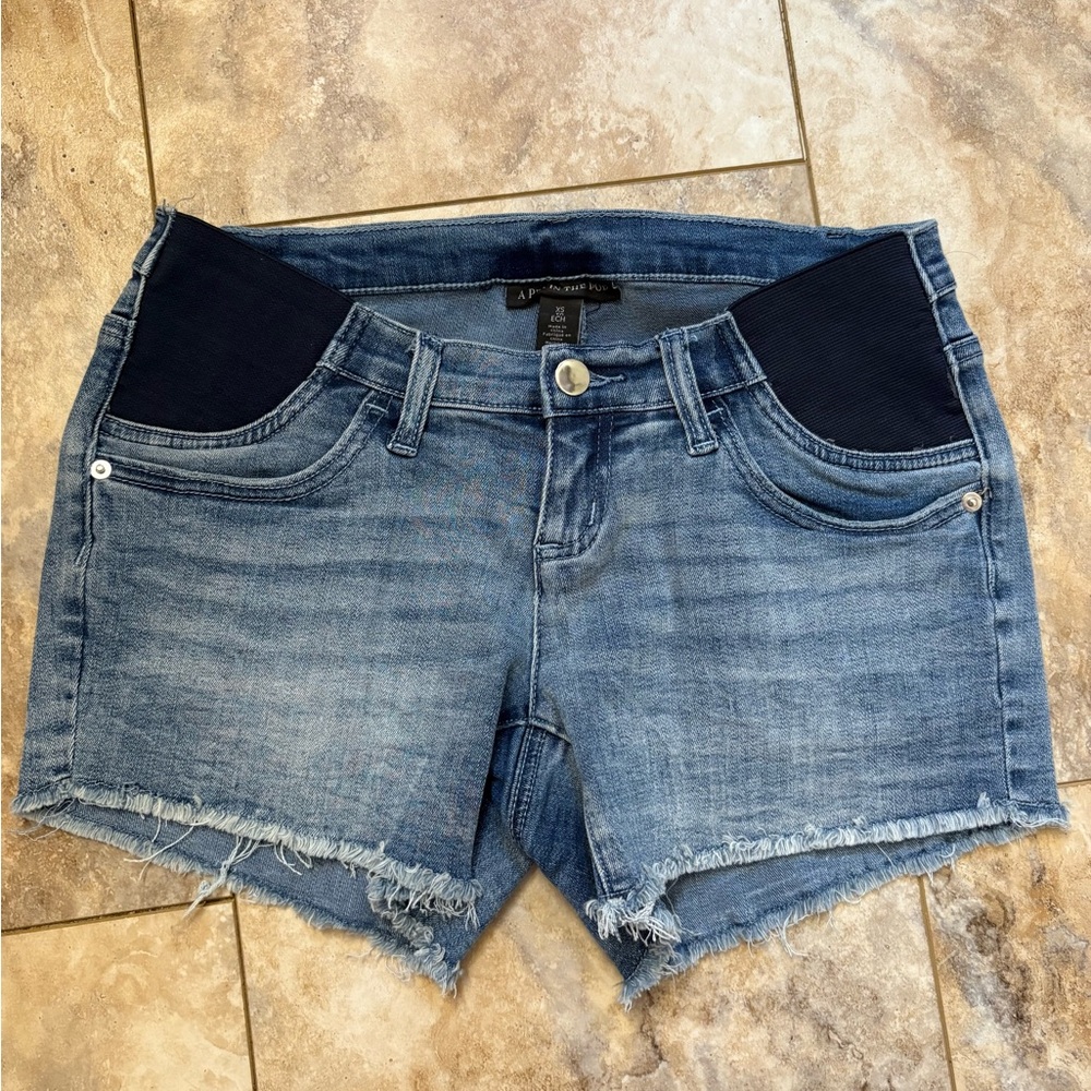 A Pea In The Pod Maternity Denim Stretch Jean Shorts Raw Hem Size XS